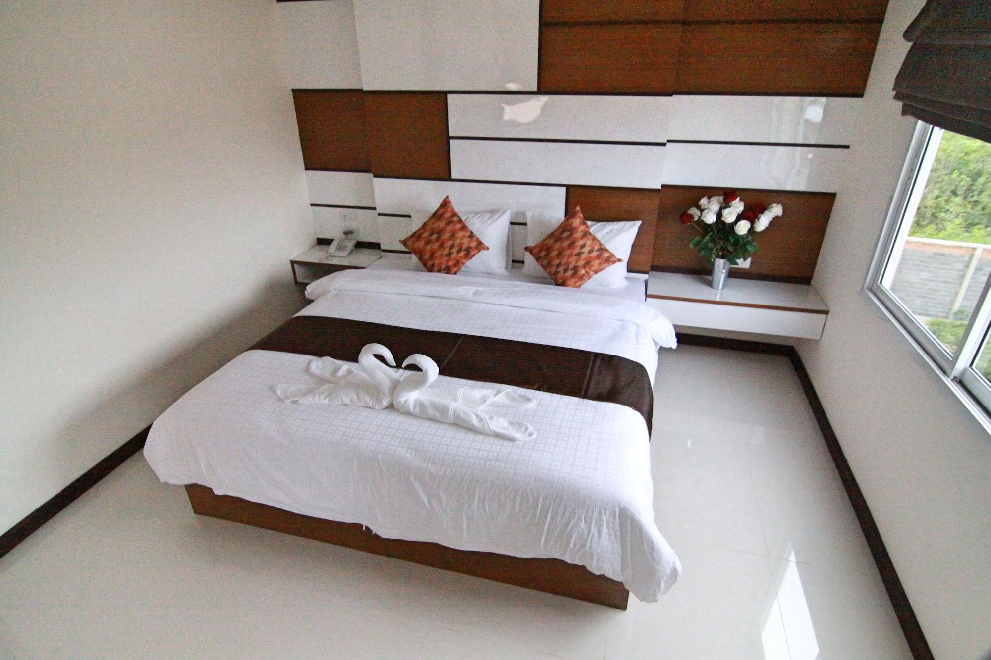Ttt Hotel Хатъяй Экстерьер фото