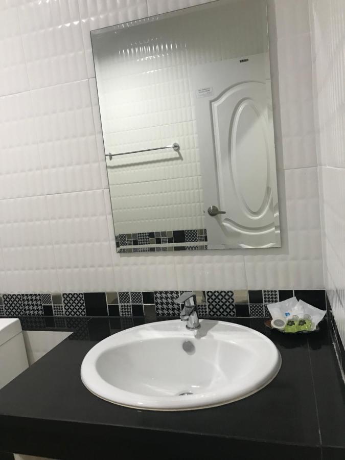 Ttt Hotel Хатъяй Экстерьер фото
